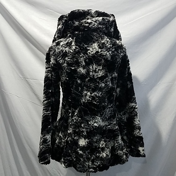 Faux Fur Jacket - Picture 6 of 7